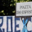 Il nome dell'ex Piazza Grandi eventi a Scampia, Napoli, diventata Piazza Ciro Esposito (foto Ansa)