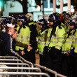 Anonymous in piazza a Londra, scontri con la polizia09