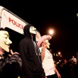 Anonymous in piazza a Londra, scontri con la polizia08