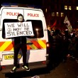 Anonymous in piazza a Londra, scontri con la polizia04