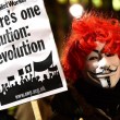 Anonymous in piazza a Londra, scontri con la polizia03