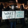 Anonymous in piazza a Londra, scontri con la polizia01