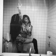 Selfie in bagno, la nuova moda dei Vip: sexy nella vasca, sul wc... 05