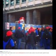 Sciopero sociale Roma: decine di "Super Mario" occupano atrio Acea05