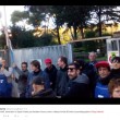 Sciopero sociale Roma: decine di "Super Mario" occupano atrio Acea02