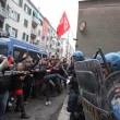 Milano, sgomberata casa occupata FOTO: la polizia va via, la famiglia torna a viverci09