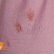 Chiara Poggi, impronta insanguinata dell'assassino sul pigiama rosa FOTO