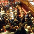 Sblocca Italia: M5s impediscono agli altri di votare con mani sporche inchiostro 03