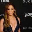 Jennifer Lopez super sexy: spacco vertiginoso e seno in vista11