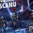 Valerio Scanu si trasforma in Cher e stupisce il pubblico5