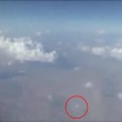 Iran, oggetto in volo vicino ad aereo: un drone o un UFO03