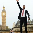 Londra, l'uomo più alto del mondo accanto all'uomo più basso11