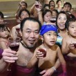 Giappone, alla spa si fa il bagno nel vino Beaujoilais Nouveau VIDEO