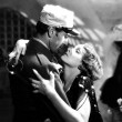 Marlene Dietrich che bacia Gary Cooper
