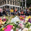 Attentato Sydney, fiori davanti alla cioccolateria in ricordo delle vittime11