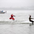 Babbo Natale fa sci nautico sul Potomac FOTO