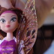 Trans-doll: regala bambola alla figlia, sotto la gonna scopre un pene VIDEO
