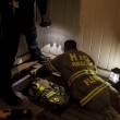 Cane incastrato per 48 nella fessura del pavimento: pompieri lo salvano3