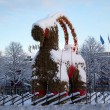 Natale, le tradizioni più strane. In Svezia bruciano una gigante capra di paglia 2