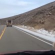 Colorado, furgone FedEx con porta aperta: pacchi natalizi in strada07