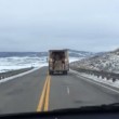 Colorado, furgone FedEx con porta aperta: pacchi natalizi in strada06