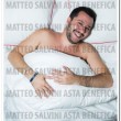 Matteo Salvini a petto nudo su Oggi: foto all'asta per beneficenza su eBay 03