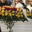 Andrea Loris Stival, diretta funerali: la corona della mamma, la folla, FOTO