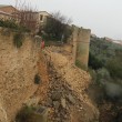 Magliano in Toscana, franano parte mura medievali: colpa delle pioggia01