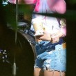 Miley Cyrus sul palco col tanga: poi si mette a fumare marijuana 05