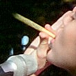 Miley Cyrus sul palco col tanga: poi si mette a fumare marijuana 07