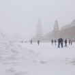 Mosca, tempesta di neve: voli cancellati e traffico in tilt 07