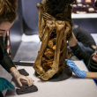 Mummia di donna in posizione fetale: ha mille anni ed i capelli intatti 02