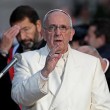 Papa Francesco abbraccia Marino: "Mi ha detto che prega per me e per Roma" 08
