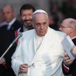 Papa Francesco abbraccia Marino: "Mi ha detto che prega per me e per Roma" 04