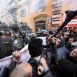Jobs Act: uova contro agenti, polizia carica corteo studenti e Cobas a Roma11