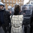 Jobs Act: uova contro agenti, polizia carica corteo studenti e Cobas a Roma10