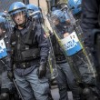 Jobs Act: uova contro agenti, polizia carica corteo studenti e Cobas a Roma19