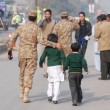Pakistan, ecatombe a scuola: talebani fanno 120 vittime, di cui 100 bambini01