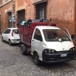 Roma, camion dei rifiuti abbandonato in divieto di sosta per 3 giorni 01