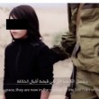 Isis, nuovo video: bambino spara a due prigionieri russi FOTO