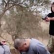 Isis, nuovo video: bambino spara a due prigionieri russi FOTO 6