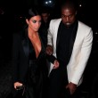 Kim Kardashian a New York con l'abito scollato: seno ben in vista01