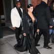 Kim Kardashian a New York con l'abito scollato: seno ben in vista12