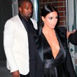 Kim Kardashian a New York con l'abito scollato: seno ben in vista02