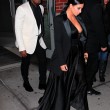 Kim Kardashian a New York con l'abito scollato: seno ben in vista04