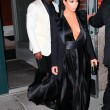 Kim Kardashian a New York con l'abito scollato: seno ben in vista05