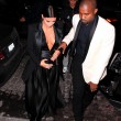 Kim Kardashian a New York con l'abito scollato: seno ben in vista06