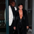 Kim Kardashian a New York con l'abito scollato: seno ben in vista07
