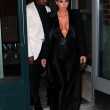 Kim Kardashian a New York con l'abito scollato: seno ben in vista08