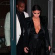 Kim Kardashian a New York con l'abito scollato: seno ben in vista09